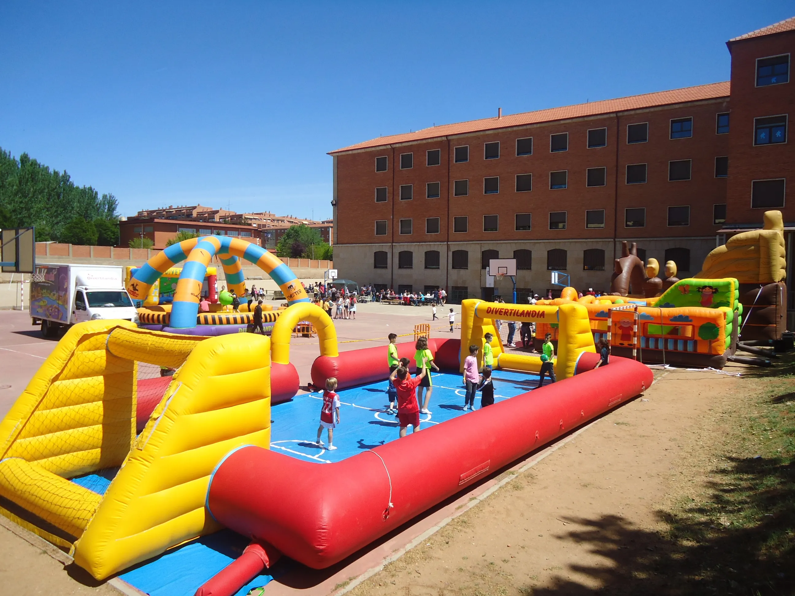 Foto 2 - Fin de fiestas en el Colegio Trinitrarios