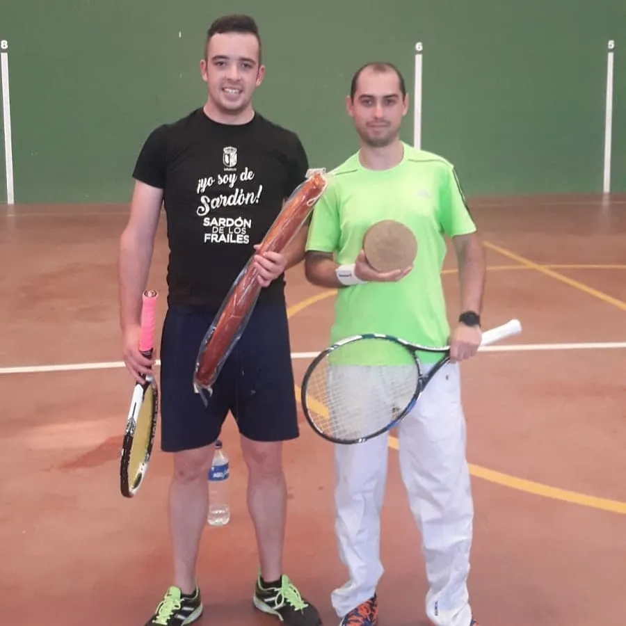 Foto 2 - V&iacute;ctor y Chipi ganan el torneo de frontenis de las fiestas de Aldearrodrigo