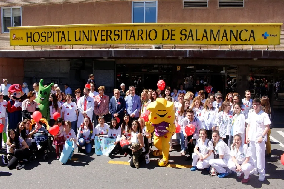 Foto 8 - Besos y sonrisas para celebrar en el Cl&iacute;nico el D&iacute;a del Ni&ntilde;o Hospitalizado