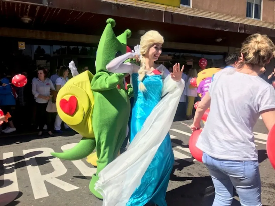 Foto 7 - Besos y sonrisas para celebrar en el Cl&iacute;nico el D&iacute;a del Ni&ntilde;o Hospitalizado