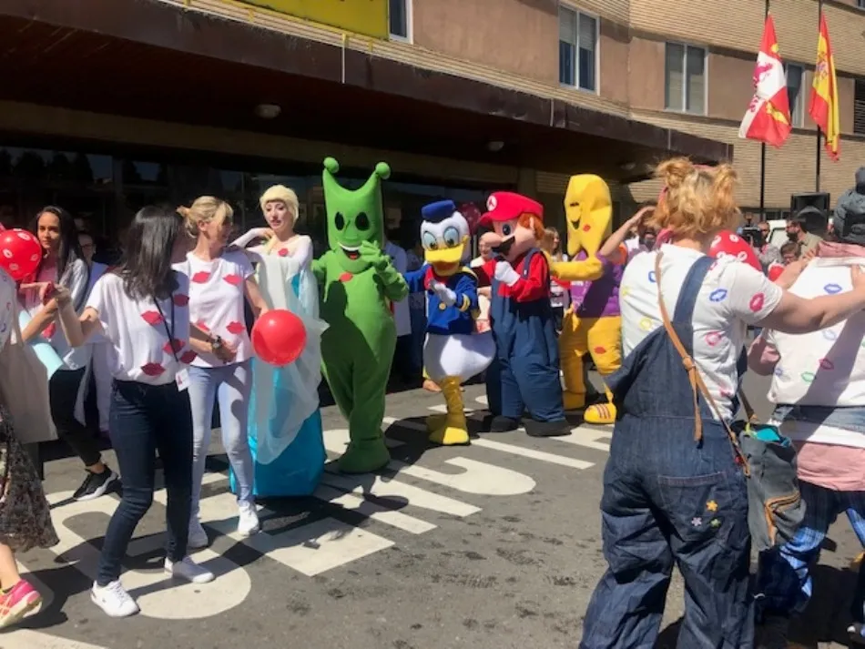 Foto 6 - Besos y sonrisas para celebrar en el Cl&iacute;nico el D&iacute;a del Ni&ntilde;o Hospitalizado