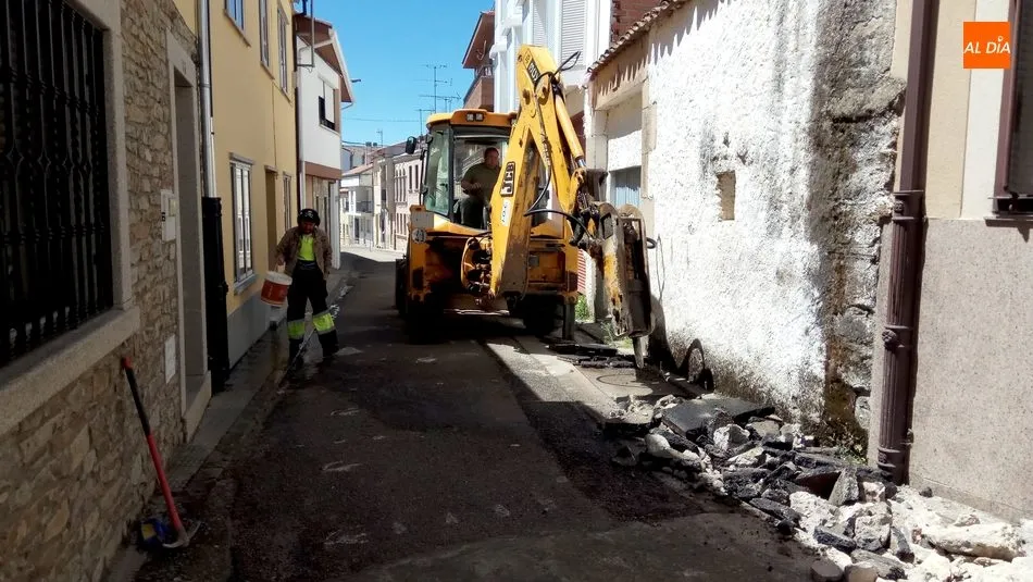 La nueva acera medirá 1,20 metros de ancho contra los 0,50 actuales / CORRAL