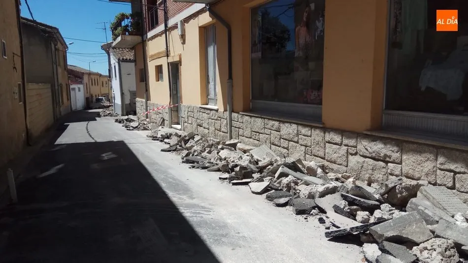 Foto 2 - Comienzan las obras de nueva acera y firme en la calle Convento  