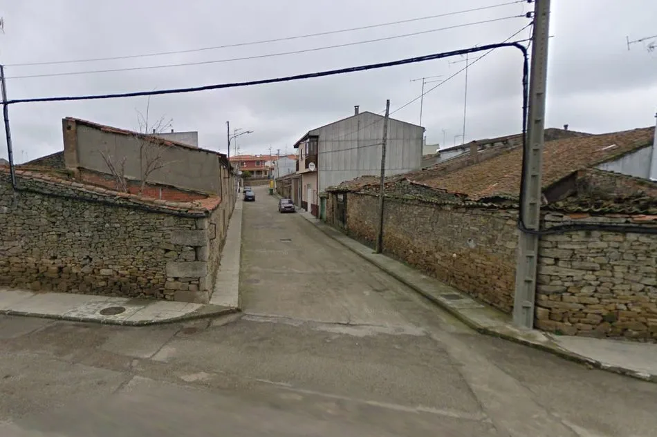 Foto 3 - Comienzan las obras de nueva acera y firme en la calle Convento  