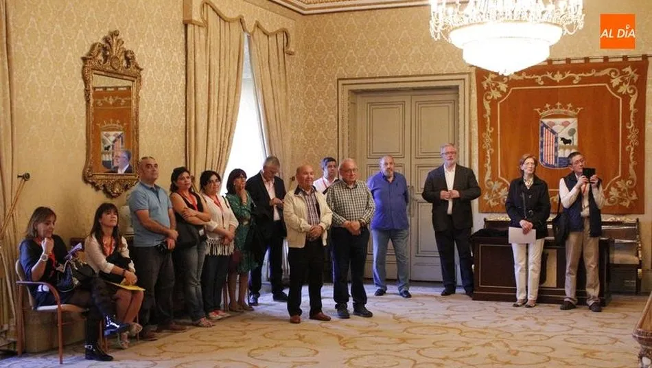 Alumnos chilenos y portugueses, en el Ayuntamiento. Fotos: Elena López
