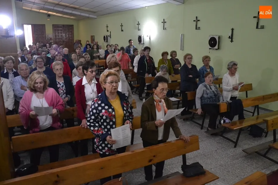 Foto 7 - Amplia asistencia de fieles tambi&eacute;n a la misa solemne en honor a la Virgen de F&aacute;tima  
