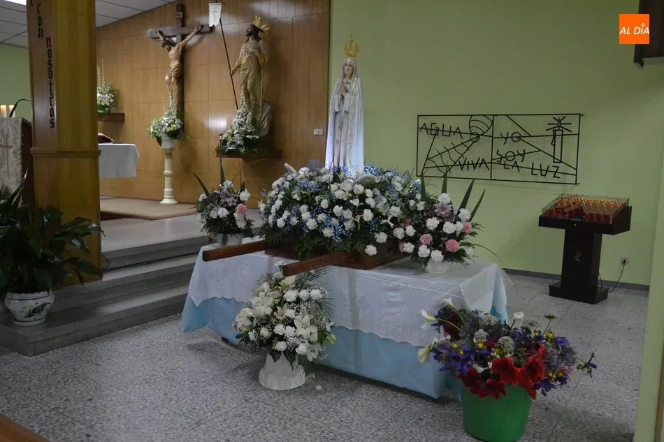 Foto 6 - Amplia asistencia de fieles tambi&eacute;n a la misa solemne en honor a la Virgen de F&aacute;tima  