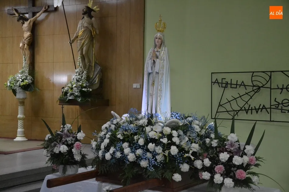 Foto 5 - Amplia asistencia de fieles tambi&eacute;n a la misa solemne en honor a la Virgen de F&aacute;tima  