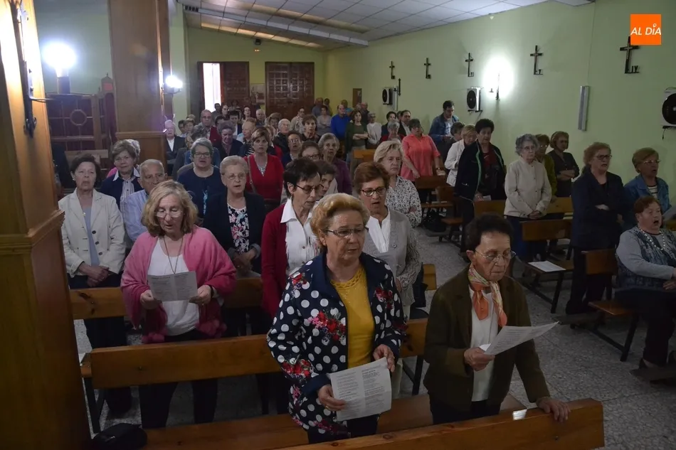 Foto 3 - Amplia asistencia de fieles tambi&eacute;n a la misa solemne en honor a la Virgen de F&aacute;tima  