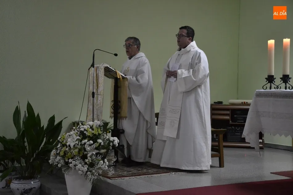 Foto 2 - Amplia asistencia de fieles tambi&eacute;n a la misa solemne en honor a la Virgen de F&aacute;tima  