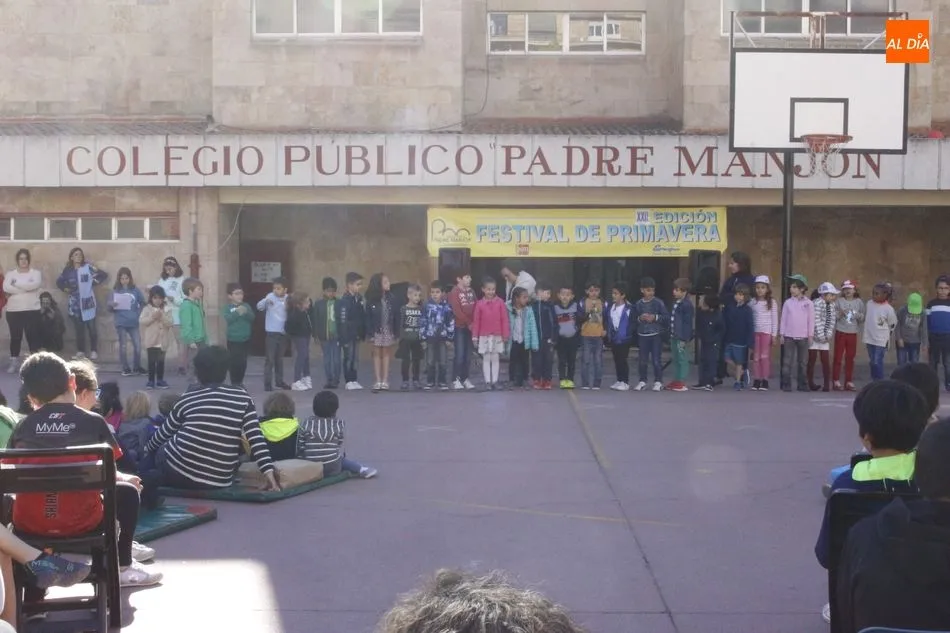 Foto 9 - &Eacute;xito del Festival de Primavera protagonizado por los alumnos del CEIP Padre Manj&oacute;n