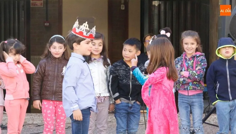 Una de las actuaciones de este festival en el patio del colegio Padre Manjón. Foto de Elena López