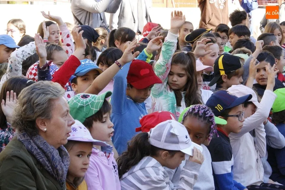 Foto 6 - &Eacute;xito del Festival de Primavera protagonizado por los alumnos del CEIP Padre Manj&oacute;n