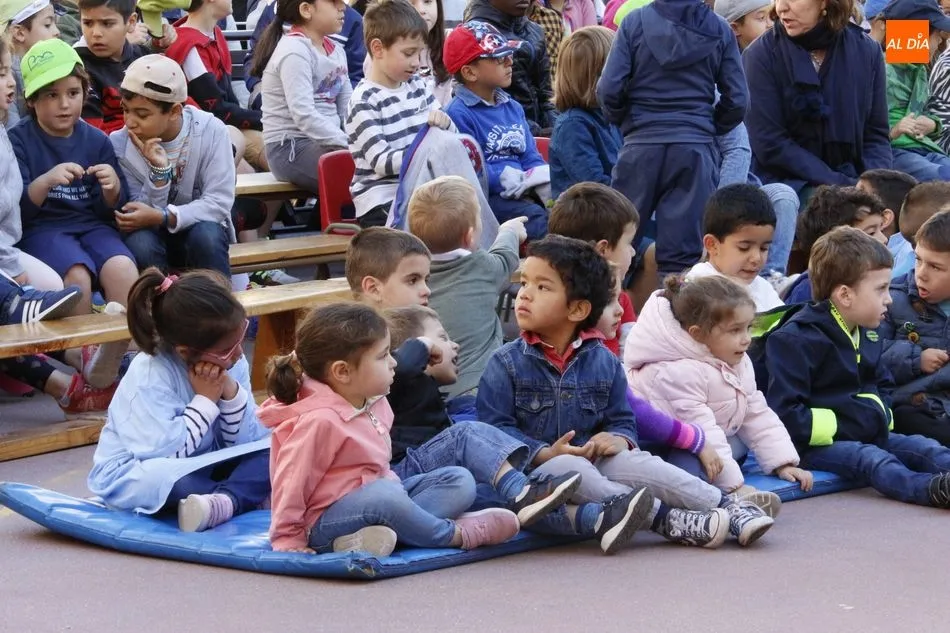 Foto 5 - &Eacute;xito del Festival de Primavera protagonizado por los alumnos del CEIP Padre Manj&oacute;n