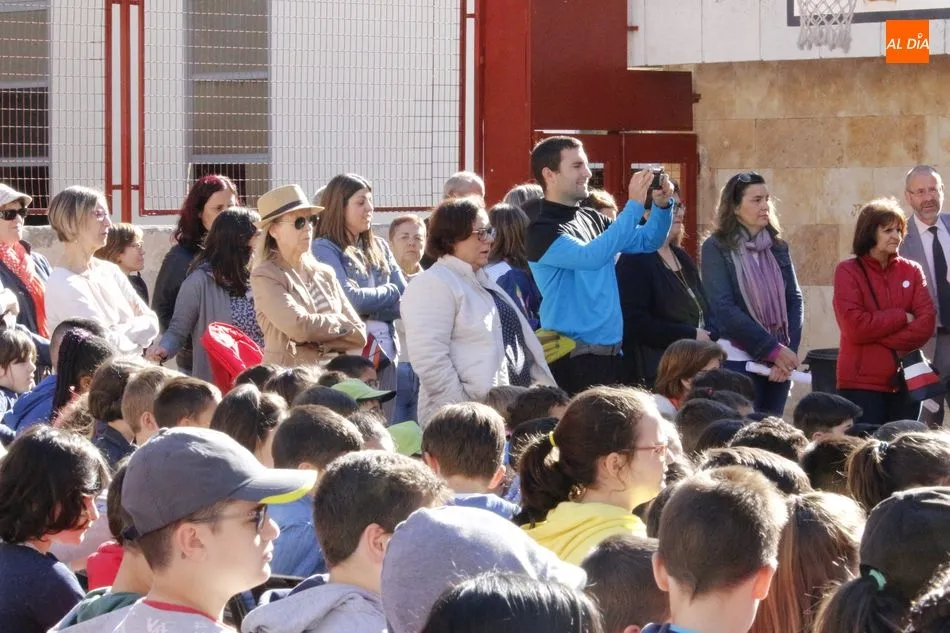 Foto 3 - &Eacute;xito del Festival de Primavera protagonizado por los alumnos del CEIP Padre Manj&oacute;n