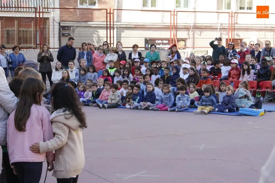 Foto 2 - &Eacute;xito del Festival de Primavera protagonizado por los alumnos del CEIP Padre Manj&oacute;n