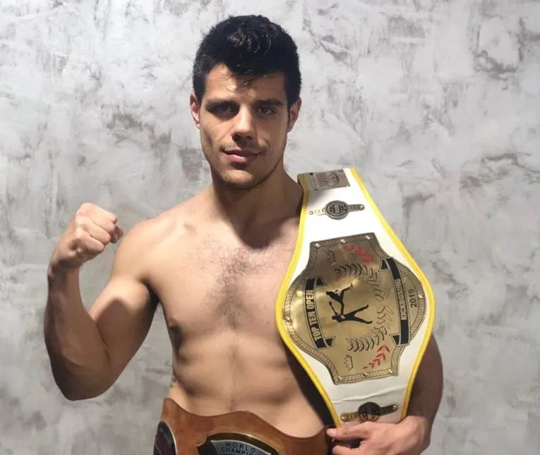 Huerta, con el título de campeón