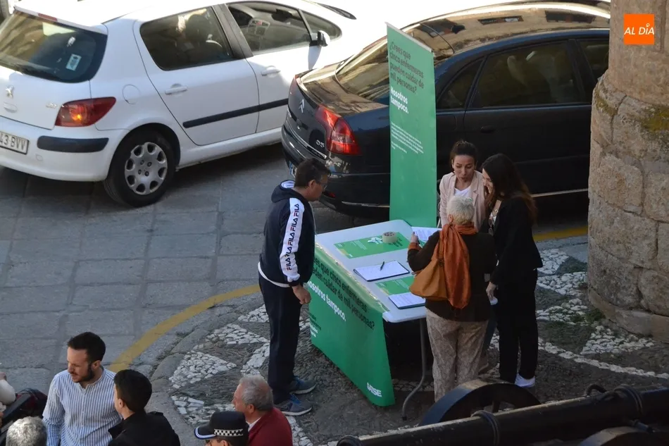 Foto 3 - El Sindicato de Enfermer&iacute;a recoge firmas con el objetivo de mejorar la calidad de la atenci&oacute;n  