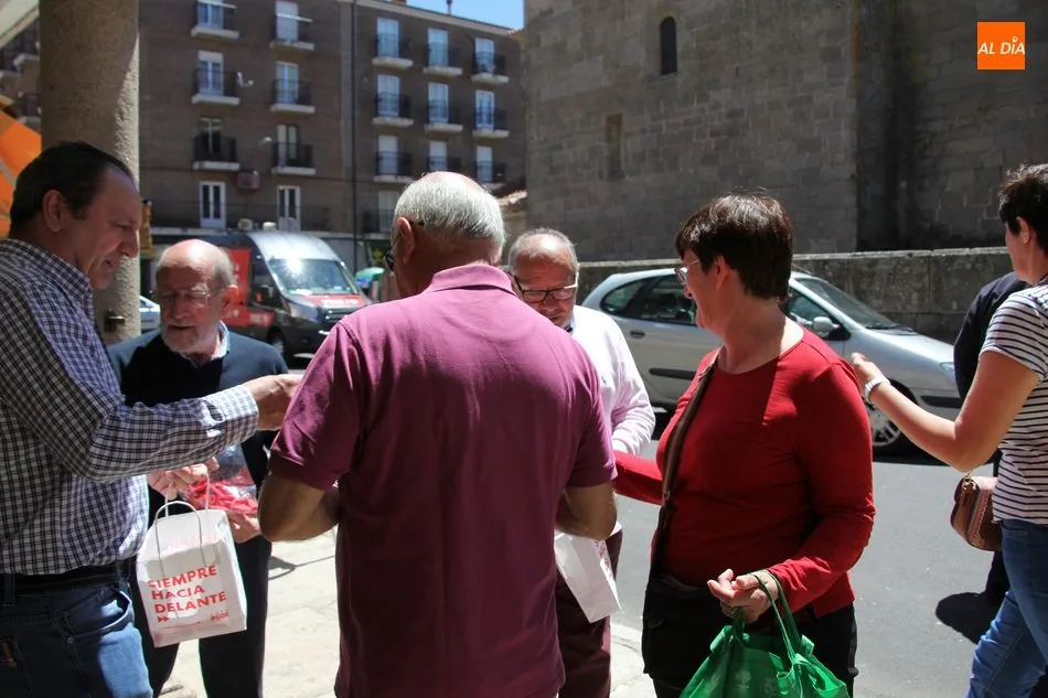 Foto 3 - El PSOE arropa a Germ&aacute;n Vicente como candidato a la Alcald&iacute;a de Vitigudino  