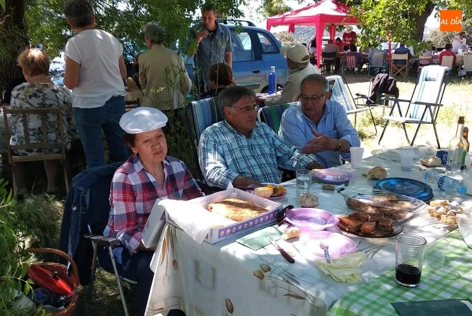 Foto 4 - Cientos de personas&nbsp;acuden fieles a la cita con la Virgen &lsquo;chica&rsquo; en Pere&ntilde;a de la Ribera  