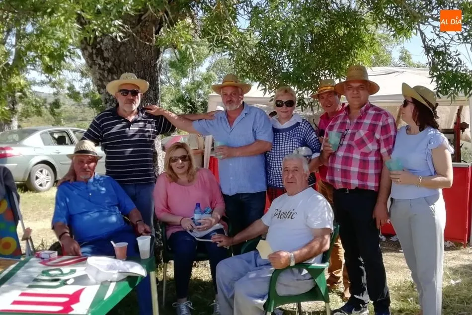 Foto 2 - Cientos de personas&nbsp;acuden fieles a la cita con la Virgen &lsquo;chica&rsquo; en Pere&ntilde;a de la Ribera  