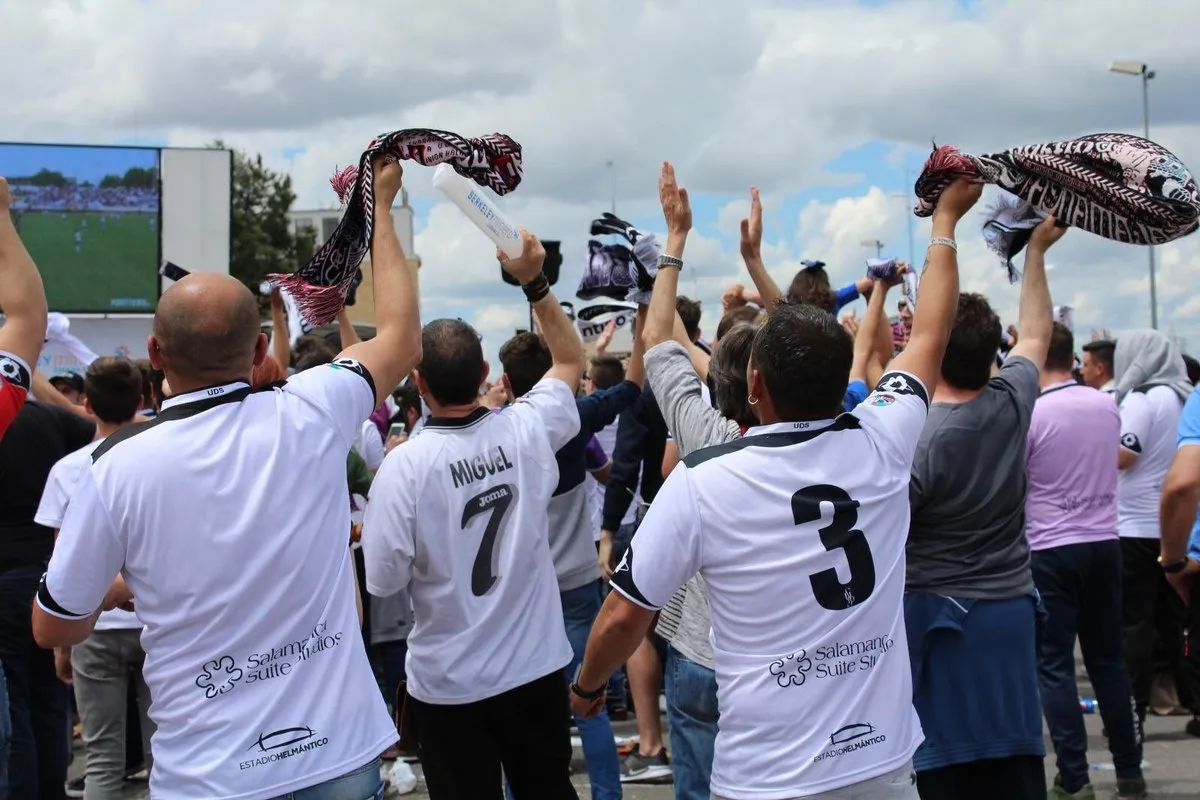 La afición del Salamanca UDS, en la Fan Zone / @SalamancaCFUDS