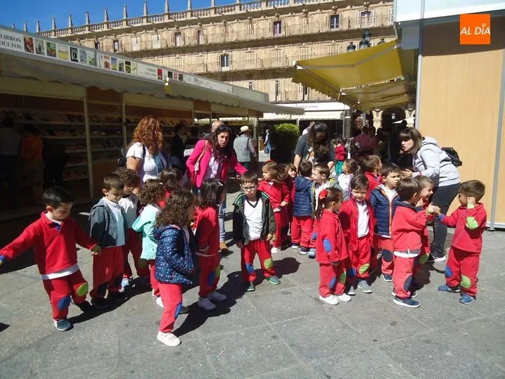 Foto 11 - Los alumnos m&aacute;s peque&ntilde;os de Trinitarios visitan la Feria del Libro