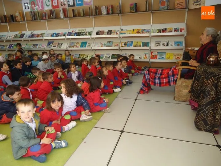 Foto 10 - Los alumnos m&aacute;s peque&ntilde;os de Trinitarios visitan la Feria del Libro