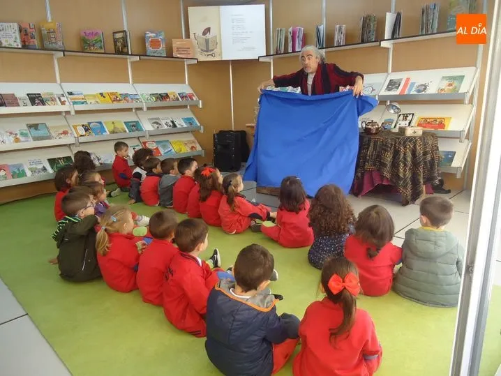 Foto 8 - Los alumnos m&aacute;s peque&ntilde;os de Trinitarios visitan la Feria del Libro