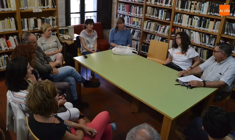 Foto 4 - Tom&aacute;s Dom&iacute;nguez explica en Mirolibro c&oacute;mo son los archivos municipales  