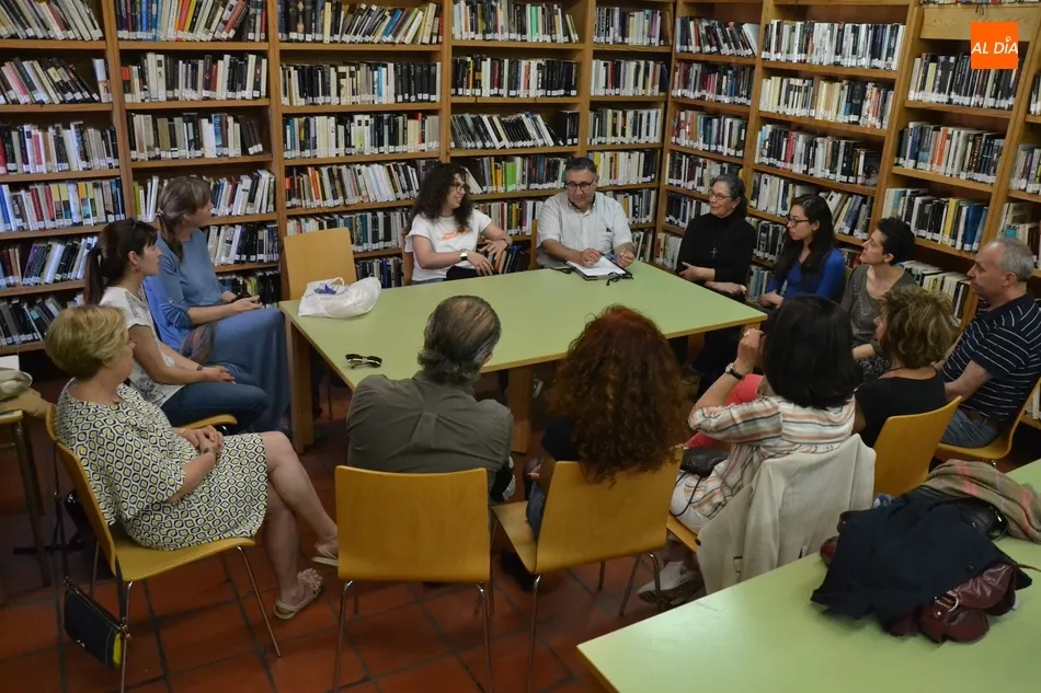 Foto 6 - Tom&aacute;s Dom&iacute;nguez explica en Mirolibro c&oacute;mo son los archivos municipales  