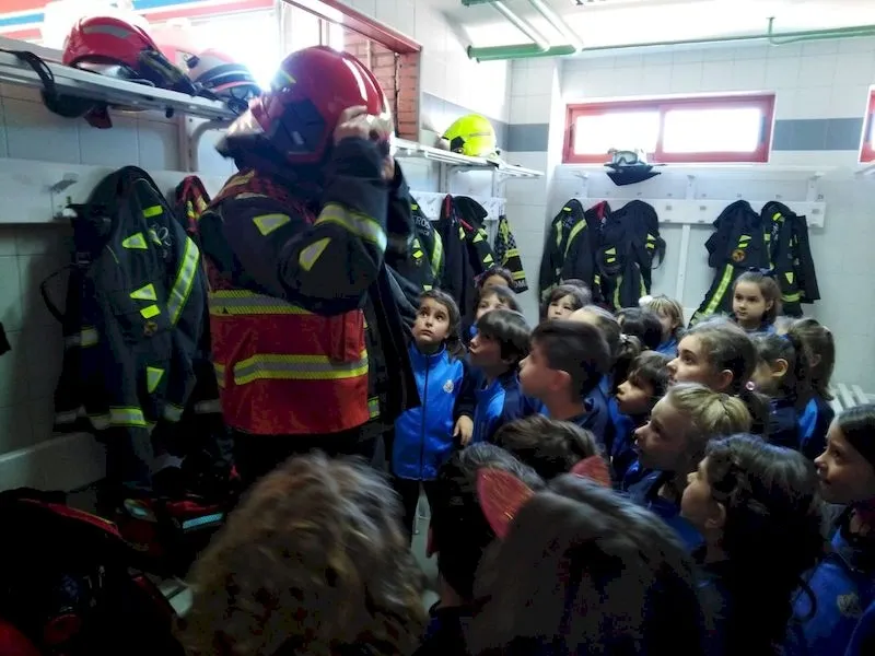 Foto 7 - Alumnos del San Juan Bosco visitan el Parque de Prevenci&oacute;n y Extinci&oacute;n de Incendios y Salvamento