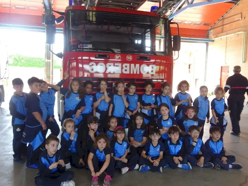 Foto 6 - Alumnos del San Juan Bosco visitan el Parque de Prevenci&oacute;n y Extinci&oacute;n de Incendios y Salvamento