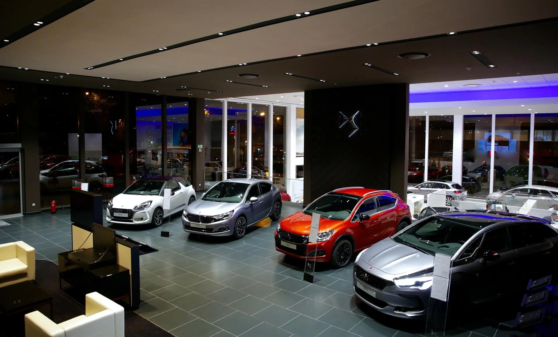 Concesionario de coches / Europa Press