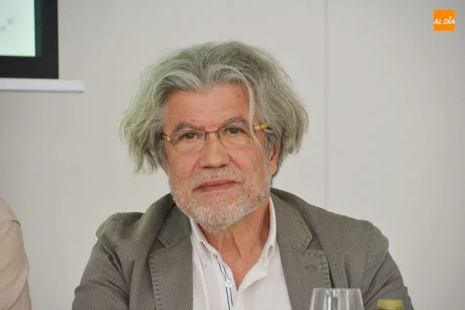 Foto 8 - &lsquo;Personas y lugares&rsquo;, la antolog&iacute;a po&eacute;tica&nbsp;de Jos&eacute; Mar&iacute;a Mu&ntilde;oz Quir&oacute;s