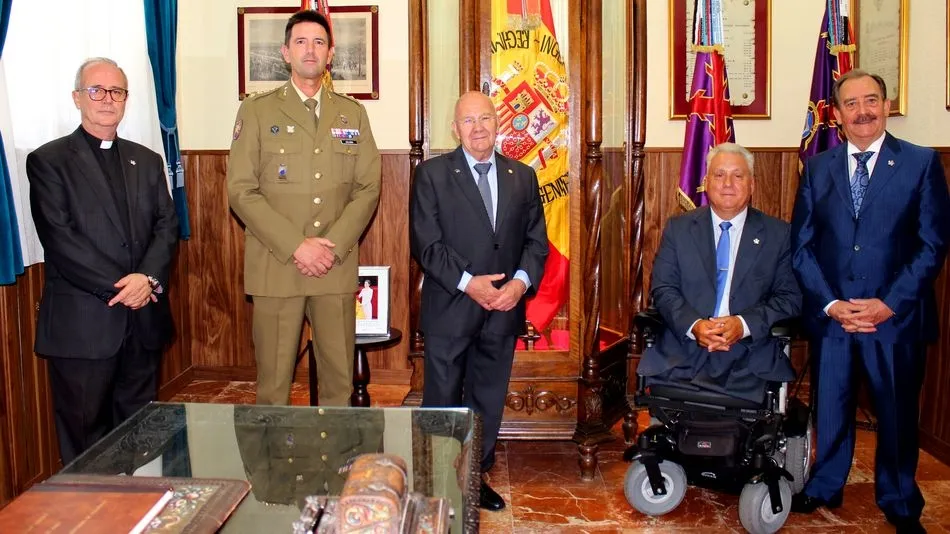 En un sencillo acto en la Sala de Banderas del Regimiento se ha nombrado Zapador Minador Honorífico 2019 a Sebastián Battaner Arias