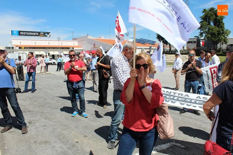 Foto 11 - Confaes&nbsp;y los sindicatos de Castilla y Le&oacute;n se suman a la lucha contra los peajes portugueses  