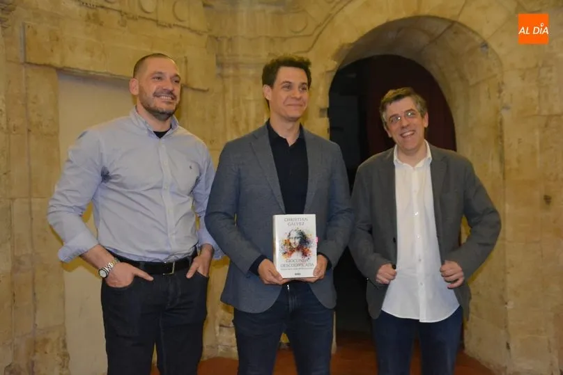 Foto 3 - &Eacute;xito de Christian G&aacute;lvez en la presentaci&oacute;n de una obra que profundiza en el retrato m&aacute;s...