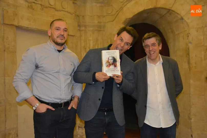 El autor, Christian Gálvez, junto a Luis Jesús Esteban y Jerónimo Hernández. Fotos: Lydia González