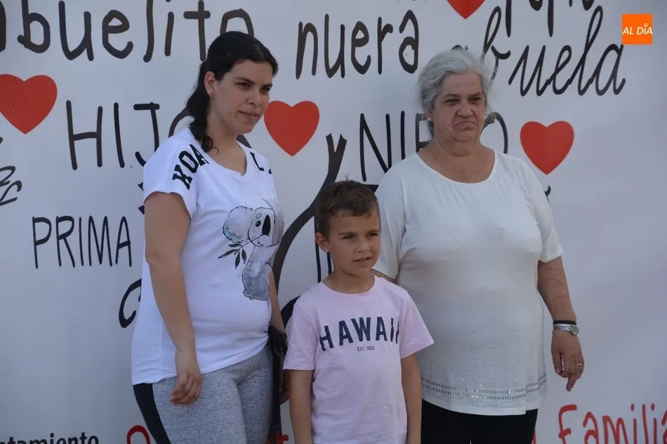 Foto 10 - Gran ambiente en la Plaza de la Concordia en la celebraci&oacute;n del D&iacute;a Internacional de la Familia