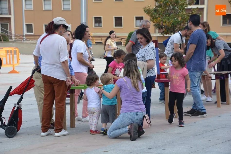 Foto 8 - Gran ambiente en la Plaza de la Concordia en la celebraci&oacute;n del D&iacute;a Internacional de la Familia