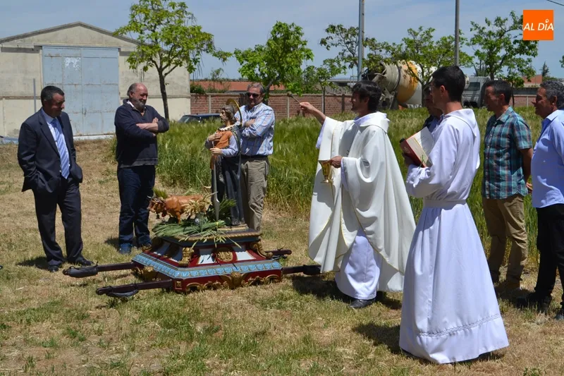 Foto 4 - Decenas de agricultores honran a San Isidro en su d&iacute;a grande