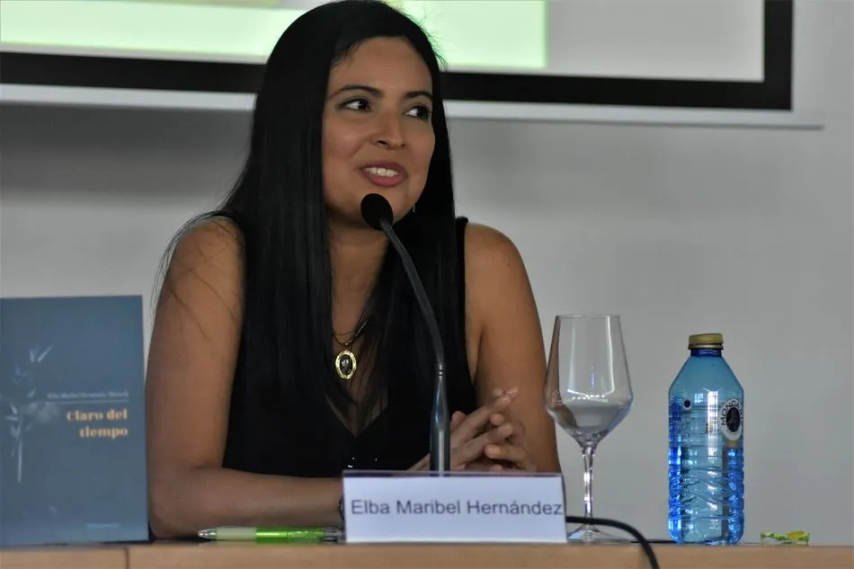 Foto 3 - Elba Maribel Hern&aacute;ndez Miranda, poes&iacute;a y m&uacute;sica en la Feria del Libro&nbsp;