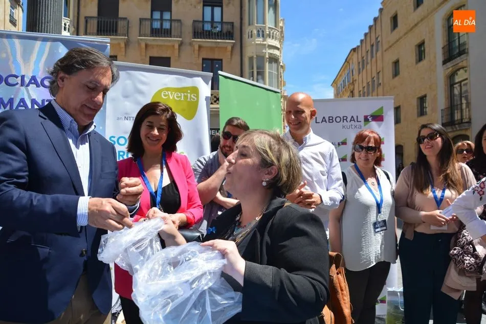 Foto 4 - Salamanca planta cara al bullying con un paseo educativo por el centro de la ciudad