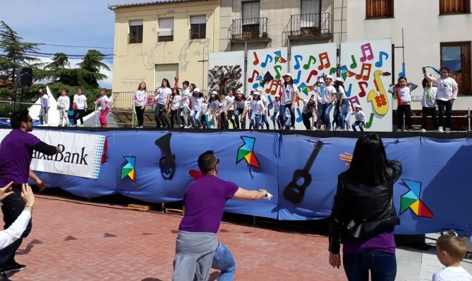 Foto 8 - Seis centros de la comarca mirobrigense toman parte en el Danzar de los Danzares 2019  