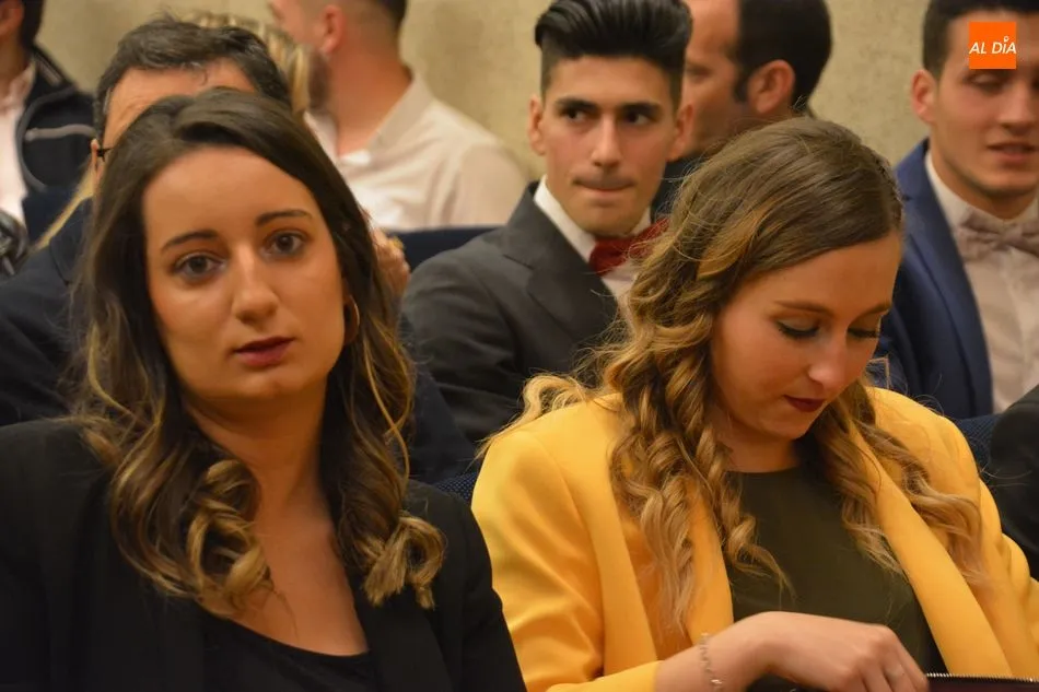 Foto 4 - Graduaci&oacute;n en la Universidad Pontificia de los alumnos del M&aacute;ster en Formaci&oacute;n del Profesorado