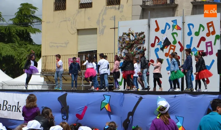 Foto 9 - M&aacute;s de 1.000 escolares convierten Pe&ntilde;aranda en la gran fiesta de la escuela p&uacute;blica rural...