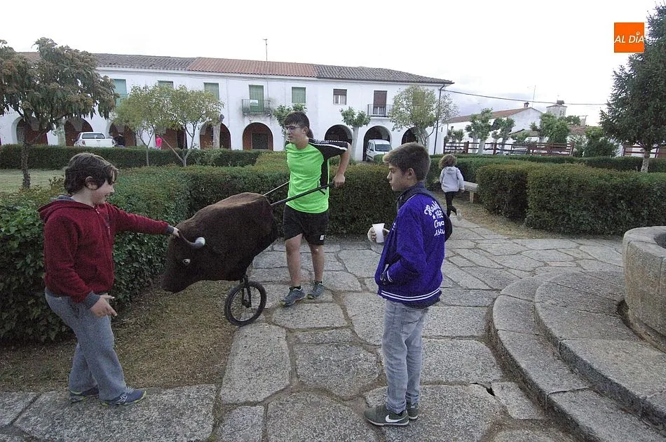 Foto 9 - Ni&ntilde;os y j&oacute;venes protagonizan los primeros minutos de las fiestas de &Aacute;gueda  