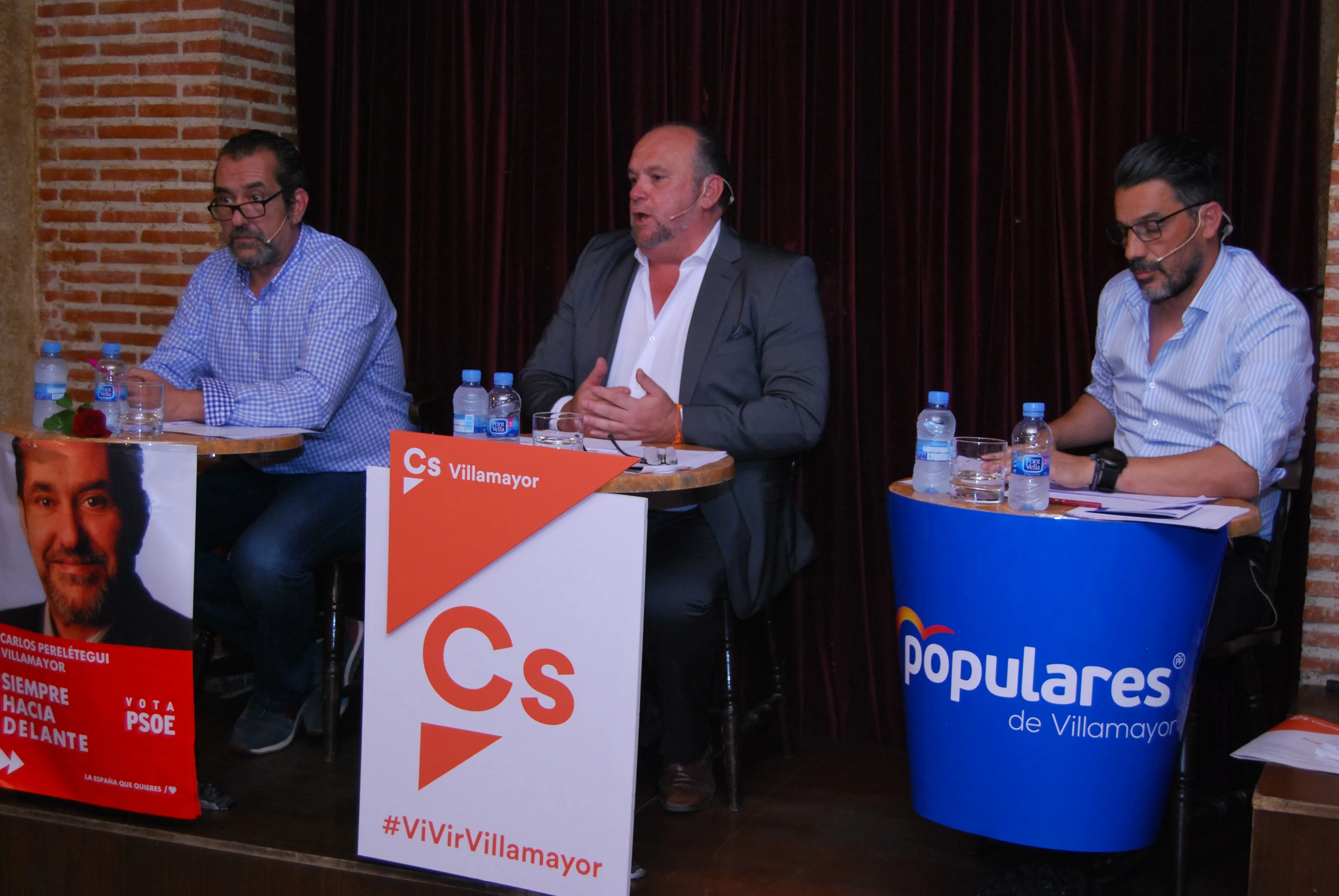 Foto 3 - El debate entre los candidatos al Ayuntamiento de Villamayor cosecha un gran &eacute;xito