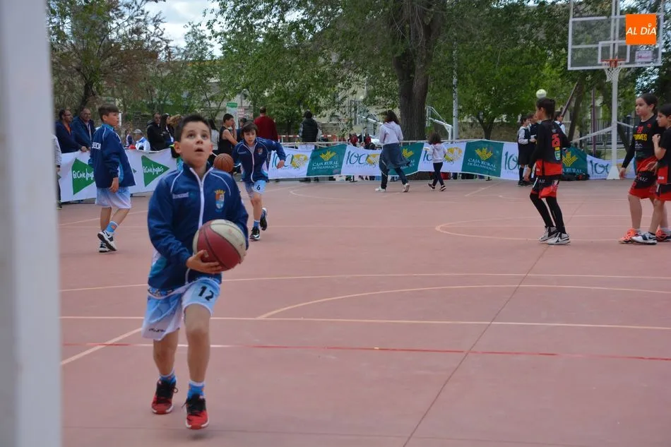 Foto 6 - El Parque de los Jesuitas vive una fiesta del baloncesto con el D&iacute;a del Minibasket